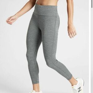 Athleta ultimate capri stash pocket 7/8 tight